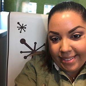 Meet your Posher, Alexia